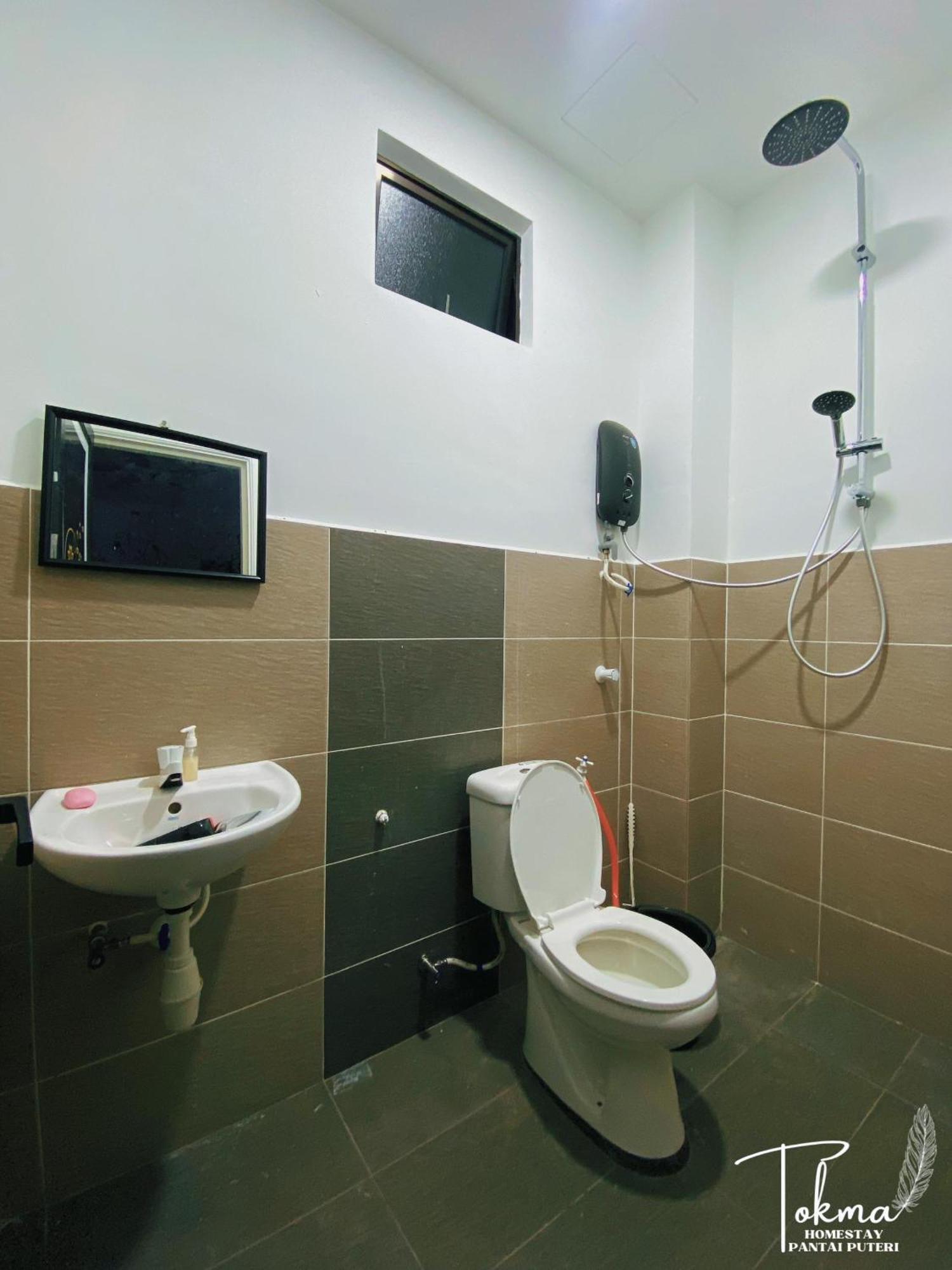 Homestay White Tokma Pantai Puteri Malacca Екстер'єр фото